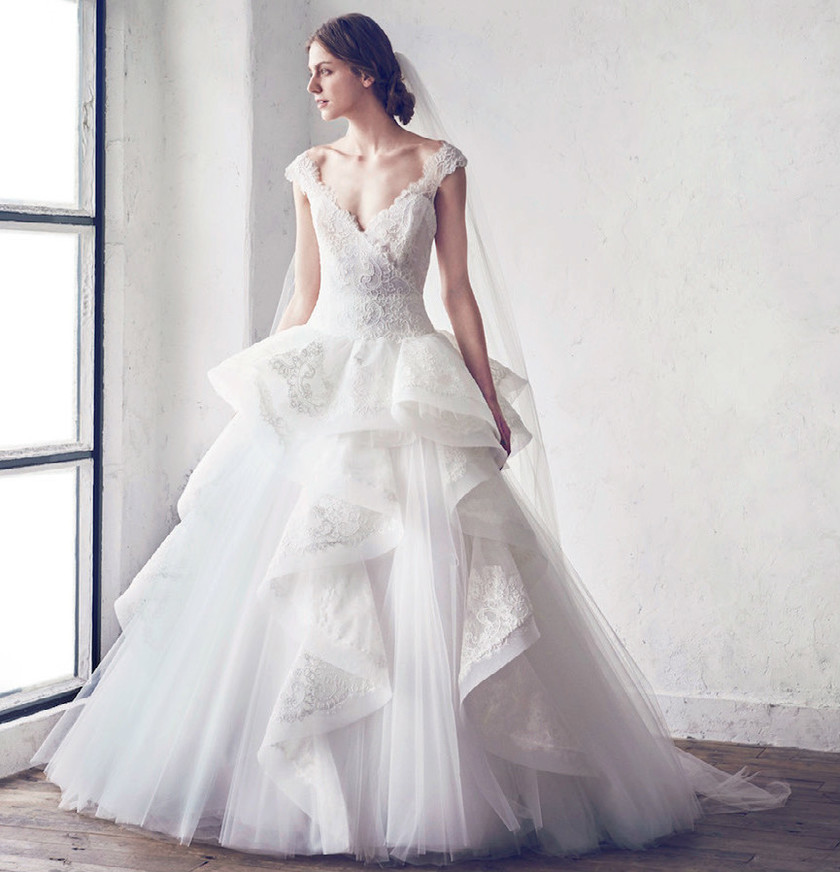 ひと目で違いのわかる手の込んだデザインに注目！最強のクチュールライク・ドレス10選＊にて紹介している画像