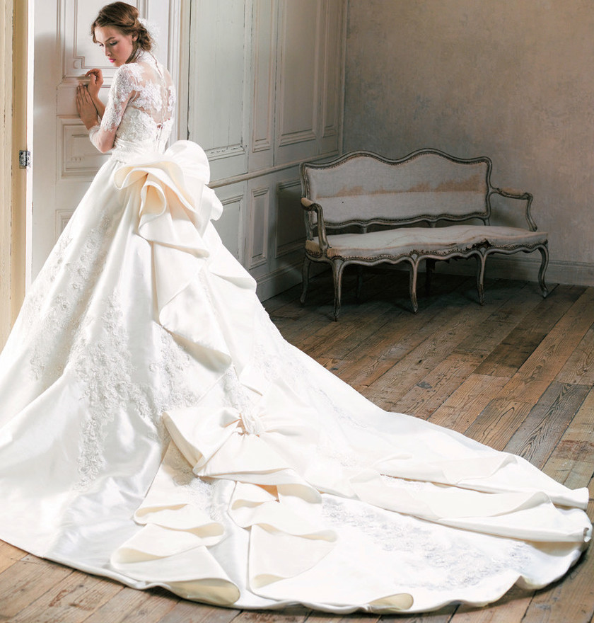 ひと目で違いのわかる手の込んだデザインに注目！最強のクチュールライク・ドレス10選＊にて紹介している画像