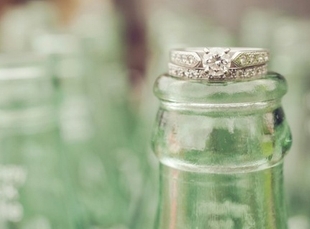 A Collection of Adorable Sparkling Rings Featuring Large Diamonds ♡にて紹介している画像