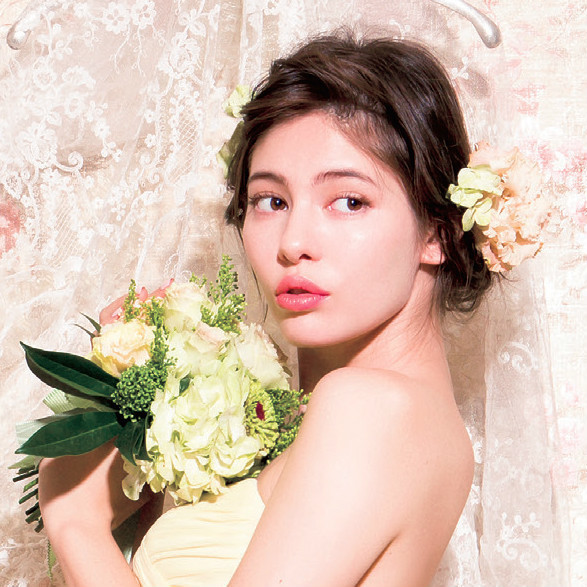 "7 Adorable 'Yuru-Wa Princess Girly Hairstyles' Perfect for Your Wedding That Will Make Everyone Swoon♡"にて紹介している画像