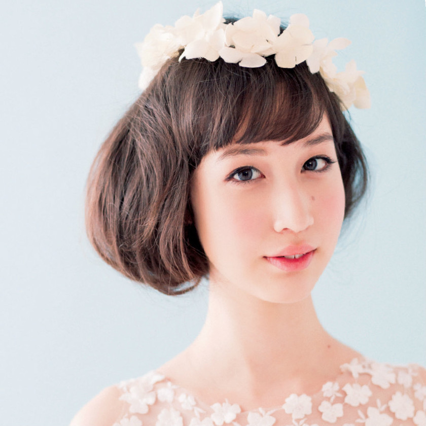 "Top Flower Accessories for Brides: 10 Best 'Flower Crowns' That Perfectly Suit Japanese Faces on a White Base – No Fail!"にて紹介している画像