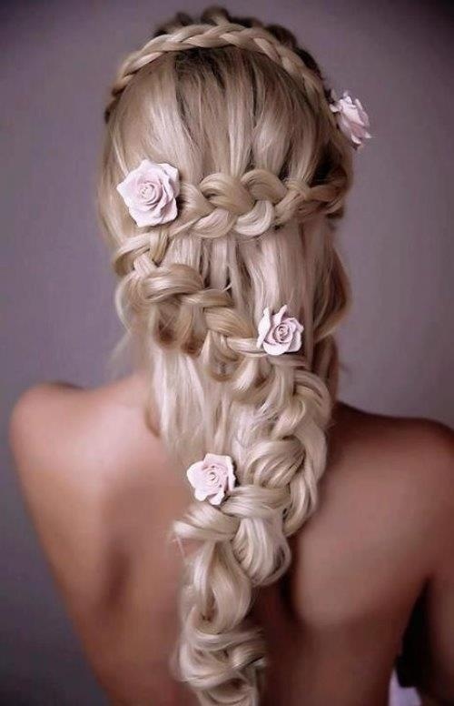 "Embrace the Perfect Flowers for Every Hairstyle: Become a Beautiful Bride!"にて紹介している画像