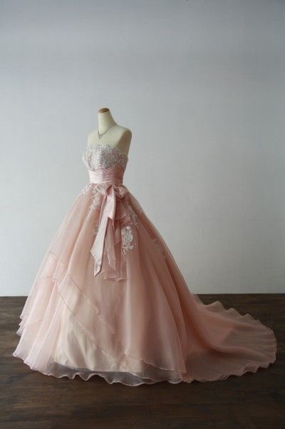 Eternal Maiden Colors: Let's Make Dreams Come True in a Pink Wedding Dress!にて紹介している画像