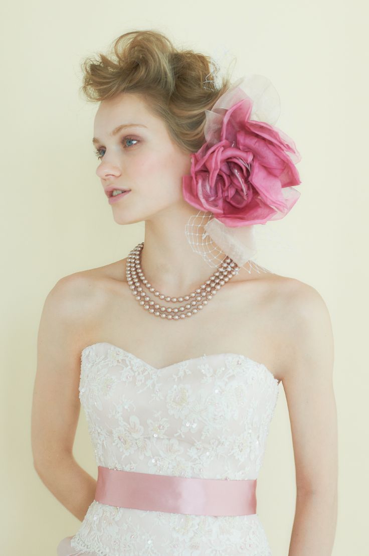 Eternal Maiden Colors: Let's Make Dreams Come True in a Pink Wedding Dress!にて紹介している画像