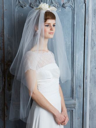 Elevate Your Style: Recommended Wedding Hairstyles with Chic Bangs! ♥にて紹介している画像