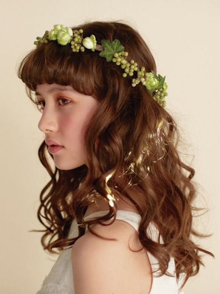 Elevate Your Style: Recommended Wedding Hairstyles with Chic Bangs! ♥にて紹介している画像