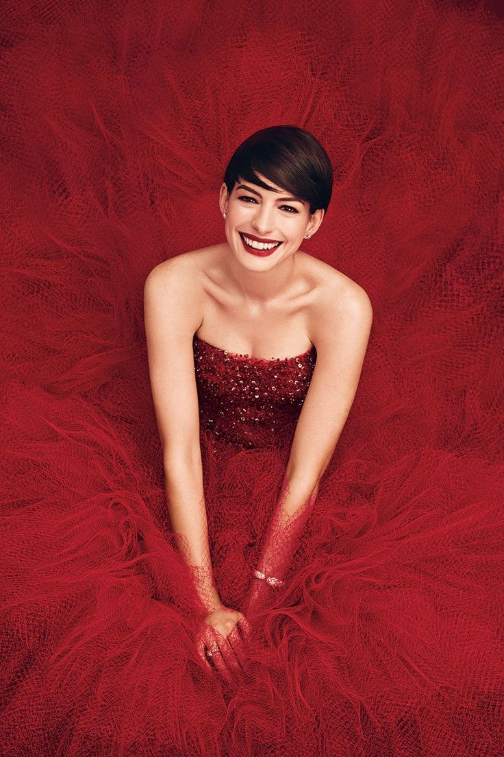 Elevate Your Style: Recommended Wedding Hairstyles with Chic Bangs! ♥にて紹介している画像