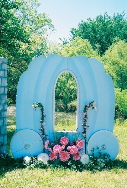 Bibbidi-Bobbidi-Boo: Cinderella-Inspired Wedding Ideas♡にて紹介している画像