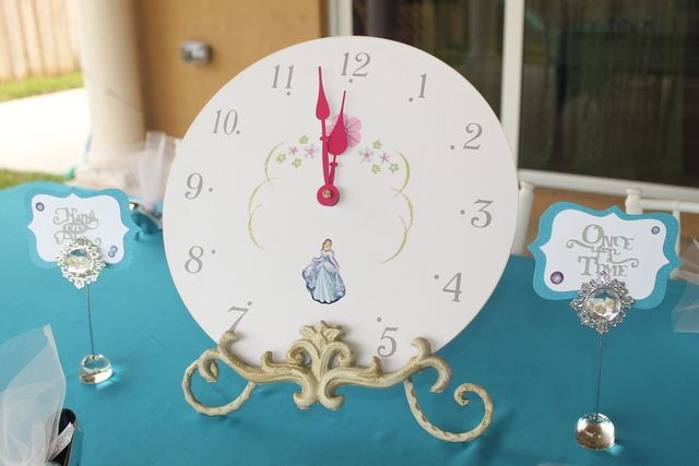 Bibbidi-Bobbidi-Boo: Cinderella-Inspired Wedding Ideas♡にて紹介している画像
