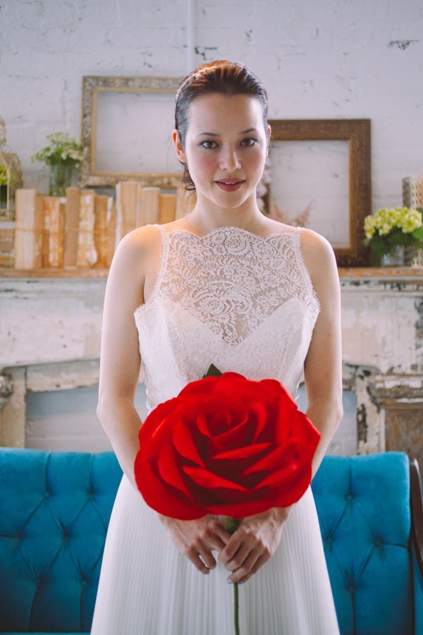 Do You Know About Giant Paper Roses? The Adorable Magic of Big Flowers!にて紹介している画像