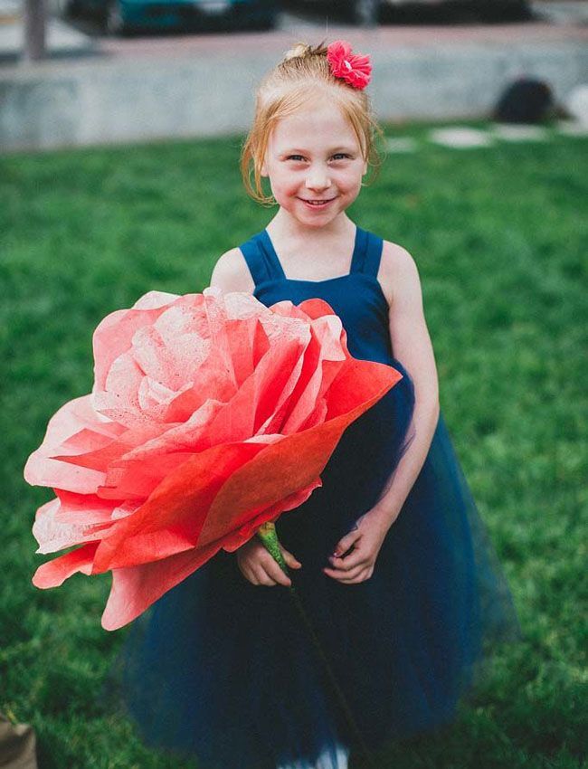 Do You Know About Giant Paper Roses? The Adorable Magic of Big Flowers!にて紹介している画像