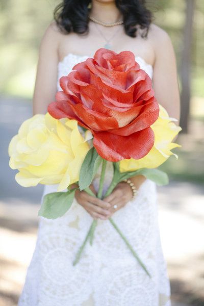 Do You Know About Giant Paper Roses? The Adorable Magic of Big Flowers!にて紹介している画像