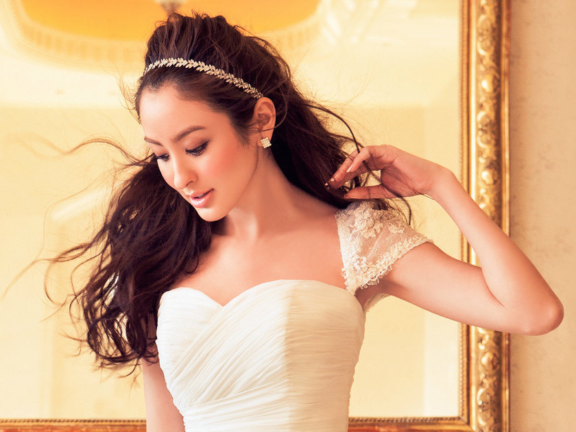 "Add the Perfect Finishing Touch to Your Dress-Up: 6 Love & Happy Fragrances to Elevate the Bride!"にて紹介している画像