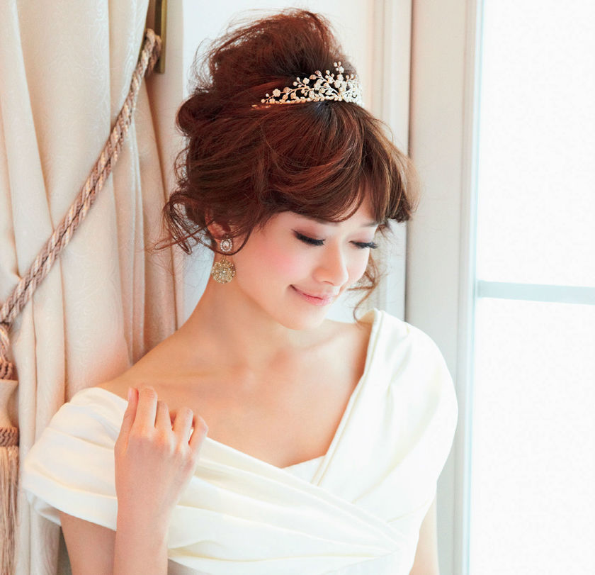 "Add the Perfect Finishing Touch to Your Dress-Up: 6 Love & Happy Fragrances to Elevate the Bride!"にて紹介している画像