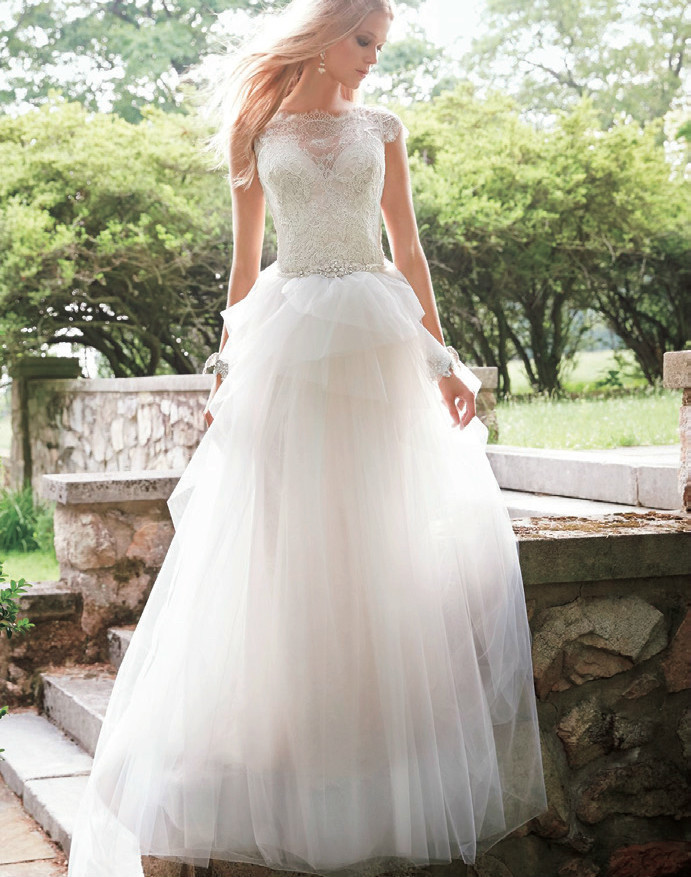 ＼ガーデンパーティにもぴったり♡／写真映えするエアリーなウエディングドレス8選＊にて紹介している画像