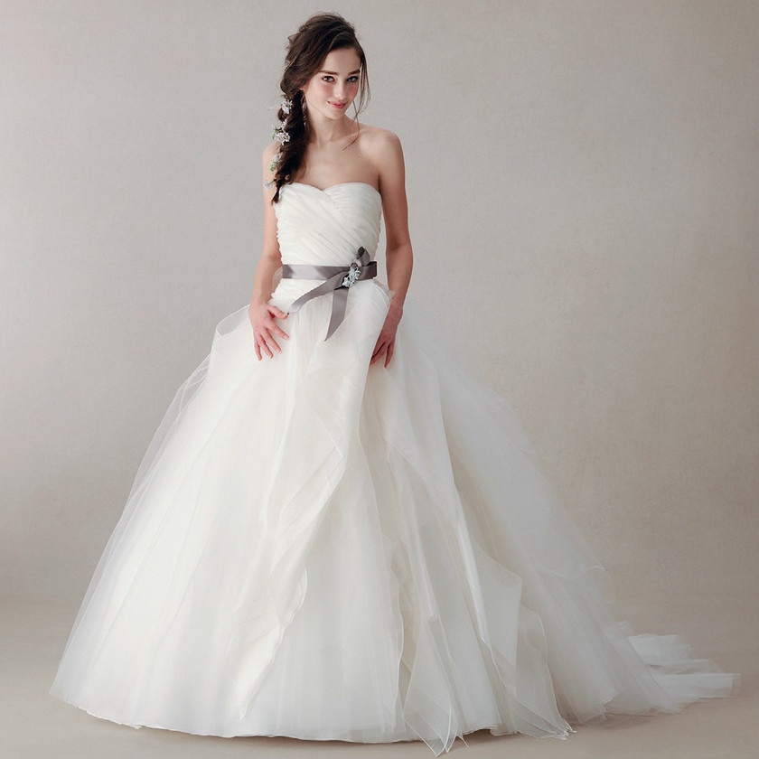 ＼ガーデンパーティにもぴったり♡／写真映えするエアリーなウエディングドレス8選＊にて紹介している画像