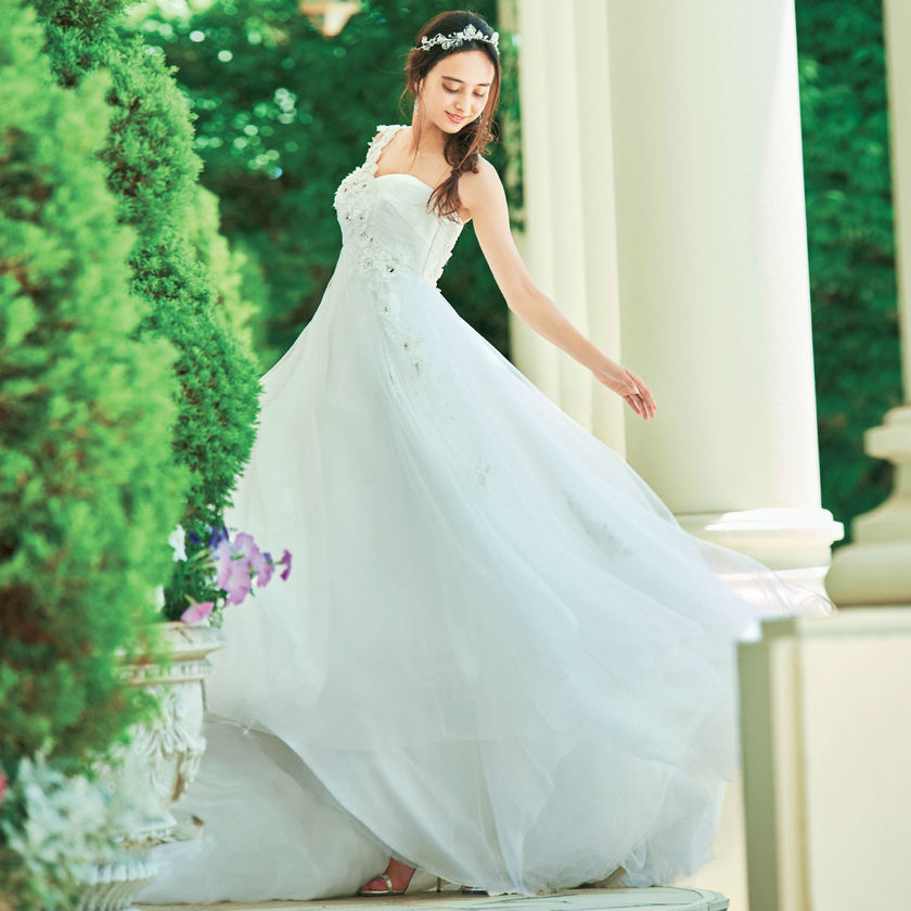 ＼ガーデンパーティにもぴったり♡／写真映えするエアリーなウエディングドレス8選＊にて紹介している画像