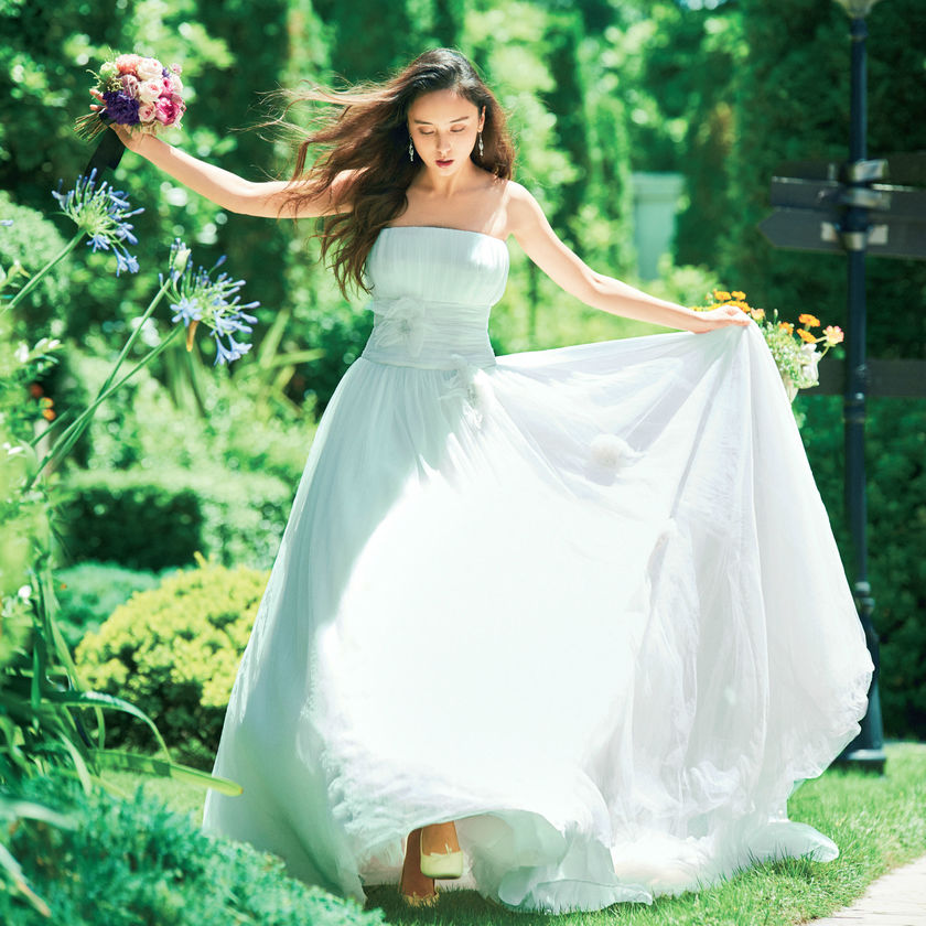 ＼ガーデンパーティにもぴったり♡／写真映えするエアリーなウエディングドレス8選＊にて紹介している画像
