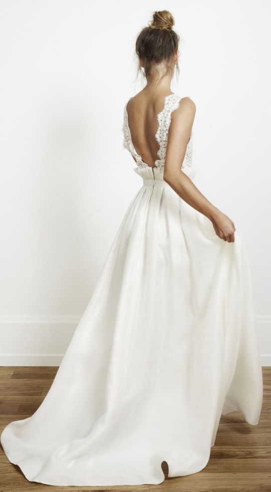Chic and Effortless: Elegant Bridal Dresses in Straight Lines!にて紹介している画像