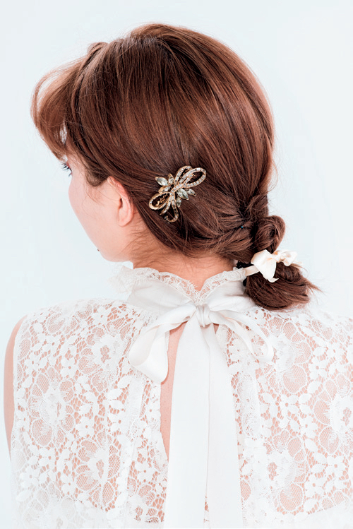 "Sweet Vibes! Three Modern Classic Bridal Hairstyles Perfect for Girly Girls*"にて紹介している画像