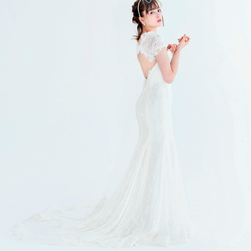 "Sweet Vibes! Three Modern Classic Bridal Hairstyles Perfect for Girly Girls*"にて紹介している画像