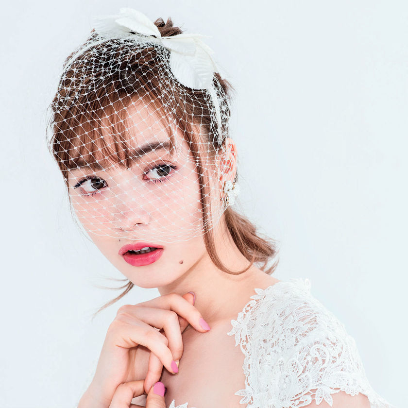 "Sweet Vibes! Three Modern Classic Bridal Hairstyles Perfect for Girly Girls*"にて紹介している画像