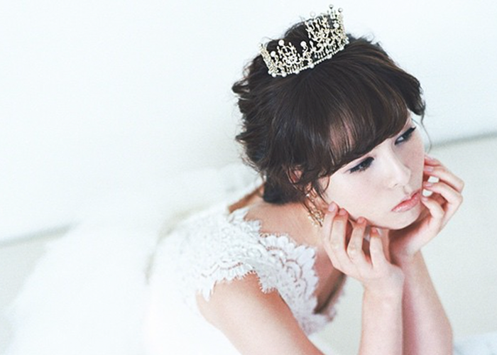 イニシャルやメッセージをデザイン出来る♡紙谷太朗のオーダーティアラが、こだわり花嫁さんに人気らしい*のトップ画像