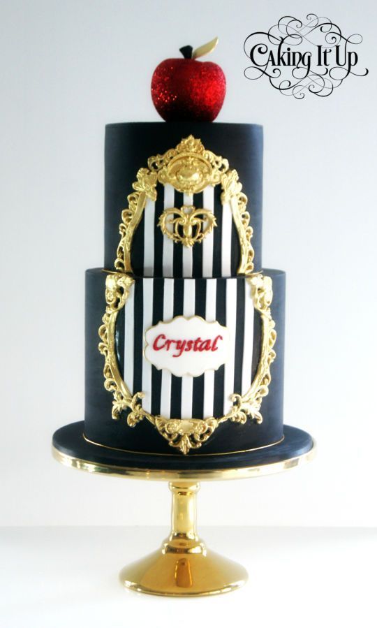 A Disney-Themed Party: Elegant Snow White Sweets Ideas for Adults ♡にて紹介している画像