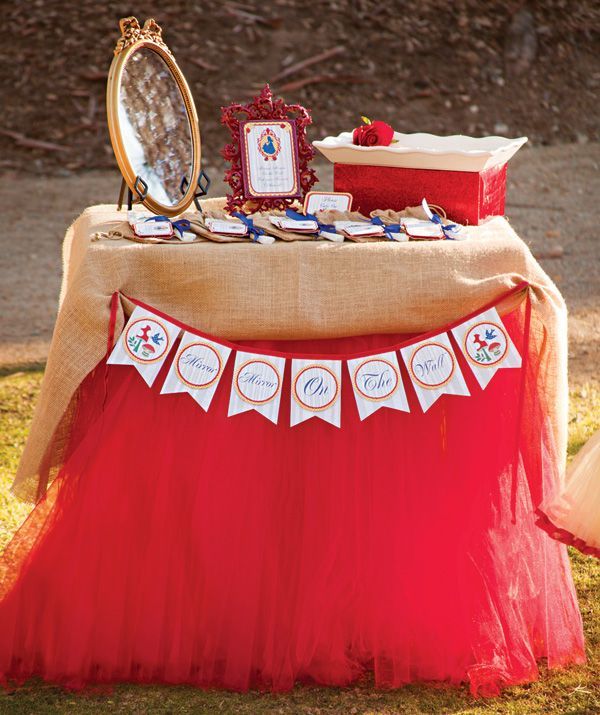 A Disney-Themed Party: Elegant Snow White Sweets Ideas for Adults ♡にて紹介している画像