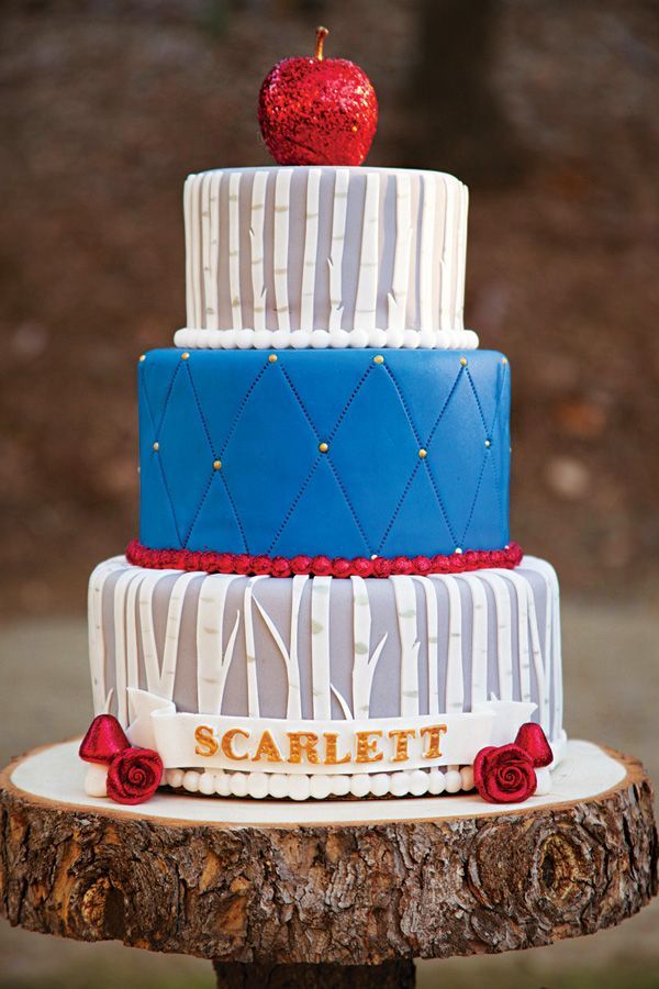 A Disney-Themed Party: Elegant Snow White Sweets Ideas for Adults ♡にて紹介している画像