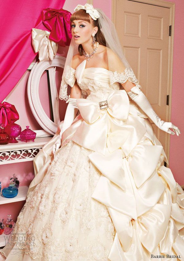A Cute Collection of Pure White Dresses from "Barbie BRIDAL" Showcasing the World of Barbie ♡にて紹介している画像