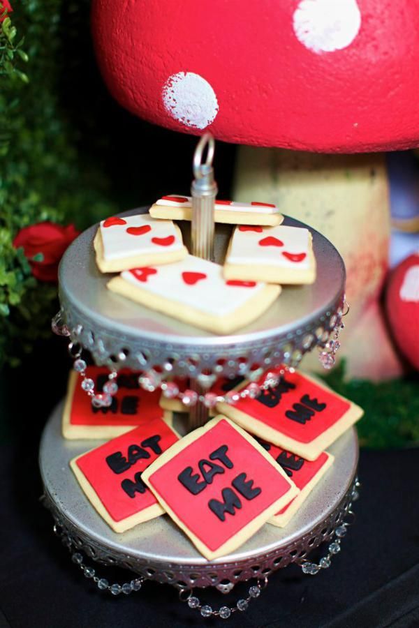 Cheers to an Ordinary Day! How About a Tea Party Themed Around Alice in Wonderland?にて紹介している画像