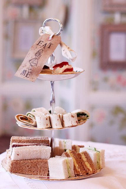Cheers to an Ordinary Day! How About a Tea Party Themed Around Alice in Wonderland?にて紹介している画像