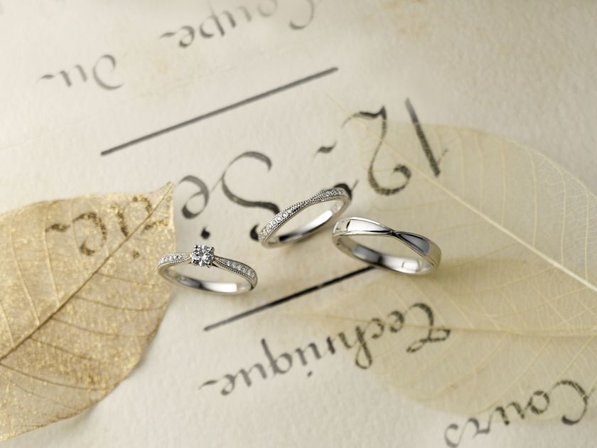 "Something for Four: Stunning Portada Rings That Come with 6 Pence Coins Available for Purchase and as Gifts!"にて紹介している画像