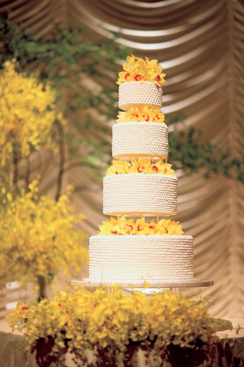 "Selected 8 Dream Venues! Discover the Chic Wedding Cakes at Luxurious Locations!"にて紹介している画像