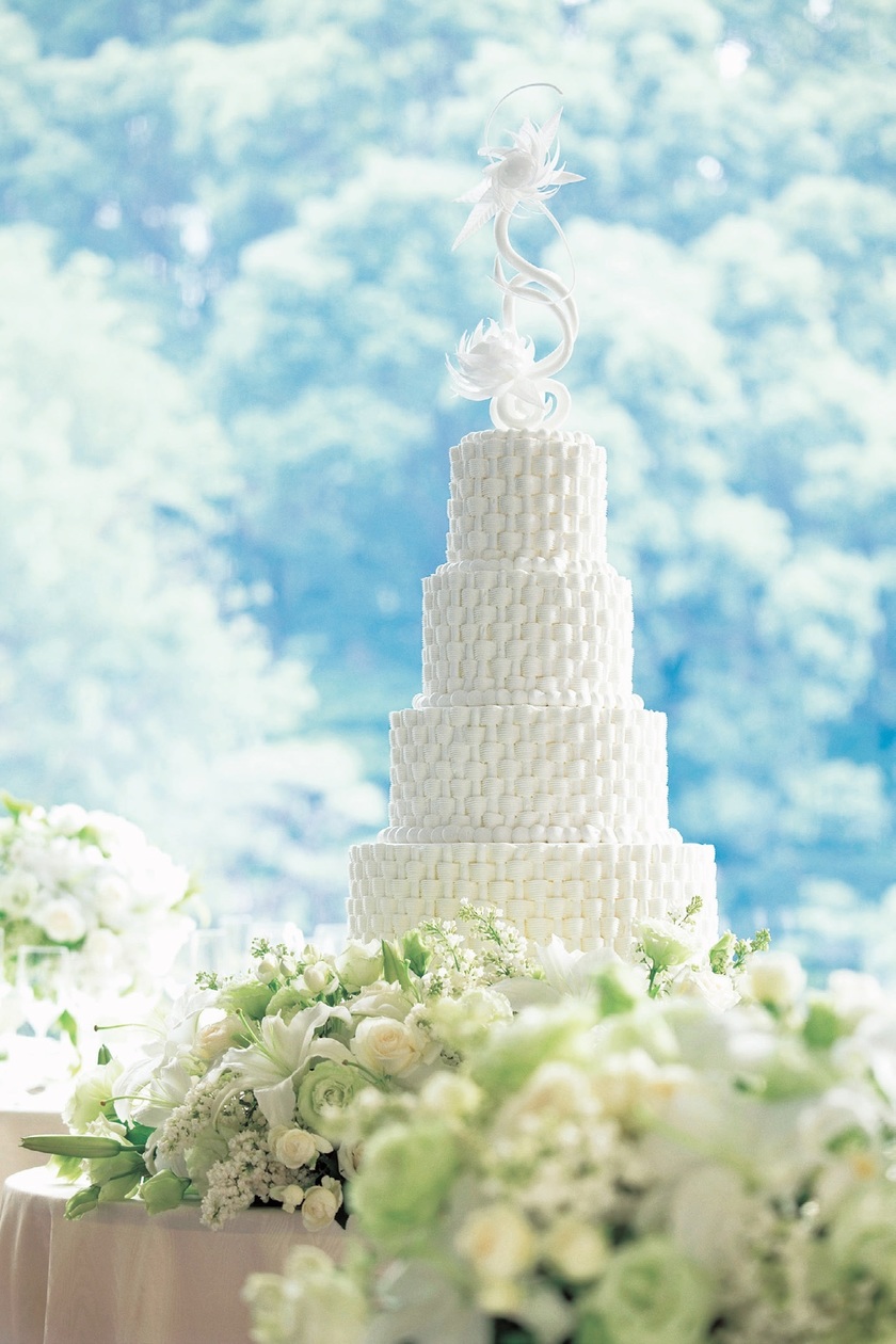 "Selected 8 Dream Venues! Discover the Chic Wedding Cakes at Luxurious Locations!"にて紹介している画像