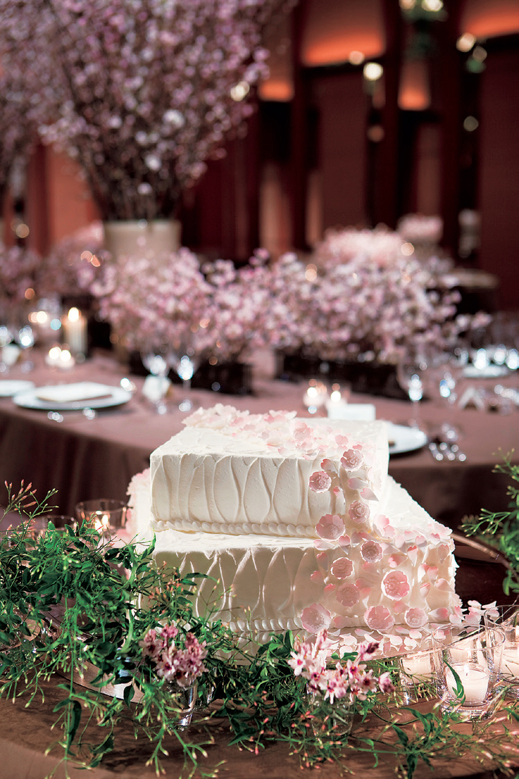 "Selected 8 Dream Venues! Discover the Chic Wedding Cakes at Luxurious Locations!"にて紹介している画像