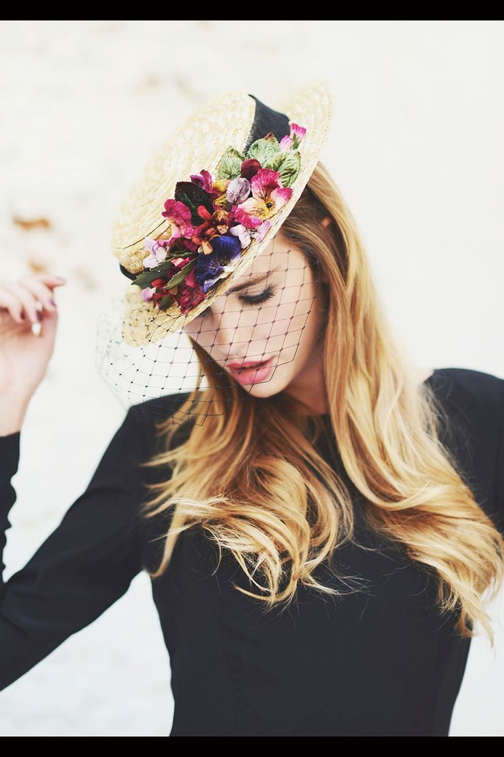 おしゃれな帽子は、実は正装！つば広帽をかぶって華やかお呼ばれコーデ♡にて紹介している画像