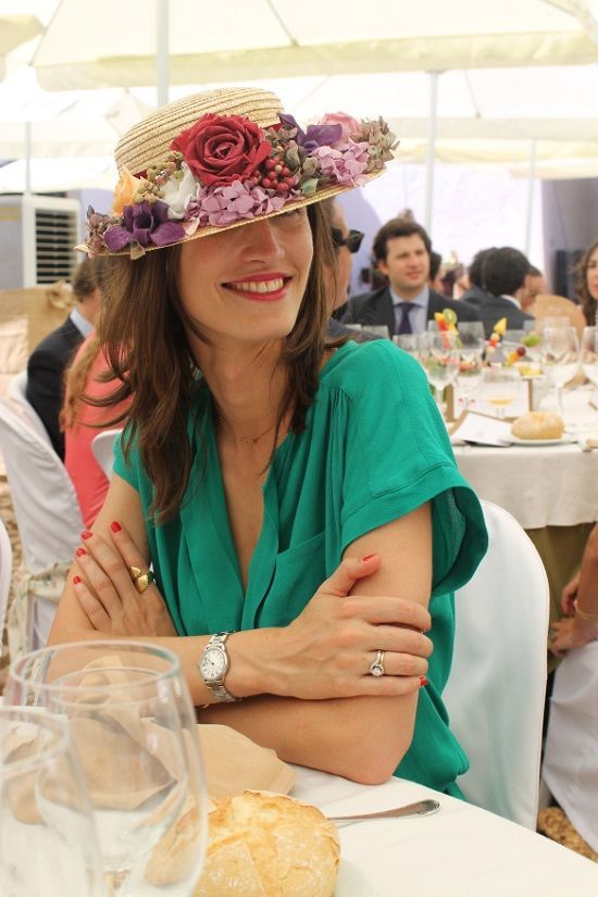 おしゃれな帽子は、実は正装！つば広帽をかぶって華やかお呼ばれコーデ♡にて紹介している画像