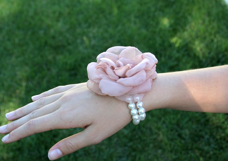 本物のお花を使った可愛いブレスレットをあつめましたにて紹介している画像