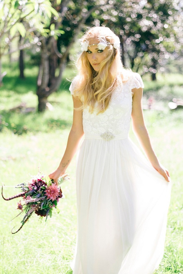 ハイネックのウェディングドレスで極上のエレガンスをまとって♡にて紹介している画像