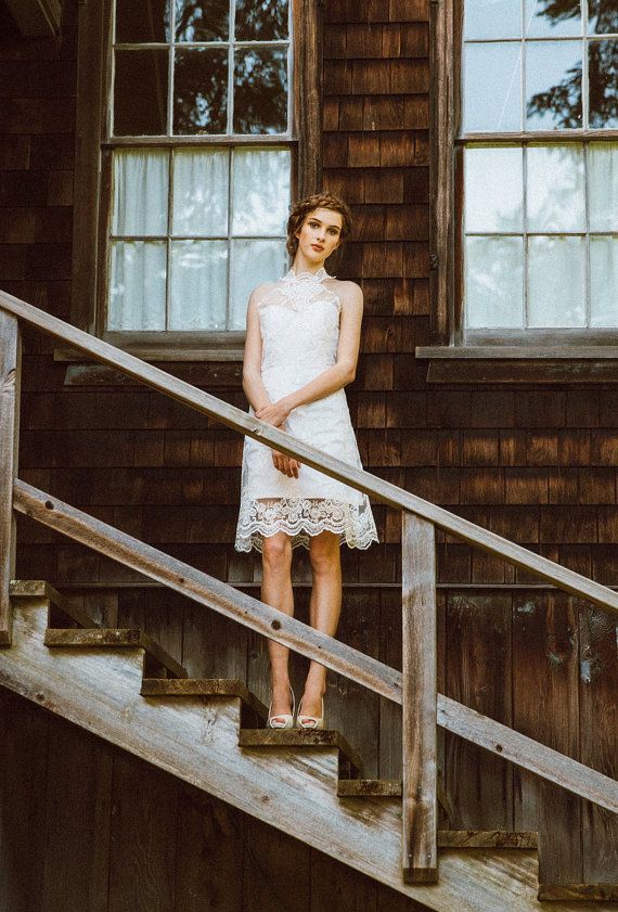 ハイネックのウェディングドレスで極上のエレガンスをまとって♡にて紹介している画像