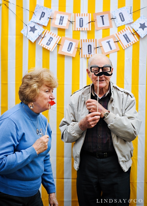 wedding写真の新定番！写真撮影のおしゃれ小道具はフォトプロップスで決まり♡にて紹介している画像