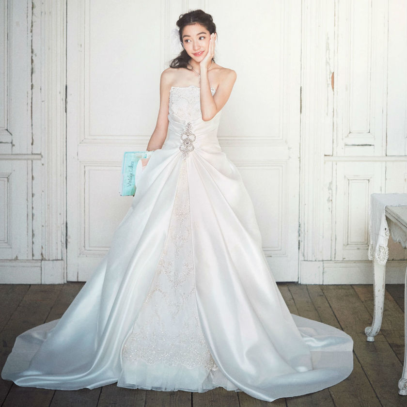 "Good News for Petite Brides: A Special Feature on Dresses that Enhance Your Style!"にて紹介している画像