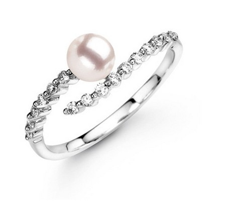 Do You Know Your Birthstone? Elevate Your Beauty and Fortune with Birthstone Rings ♡にて紹介している画像