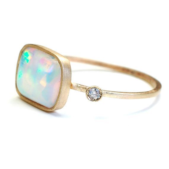 Do You Know Your Birthstone? Elevate Your Beauty and Fortune with Birthstone Rings ♡にて紹介している画像