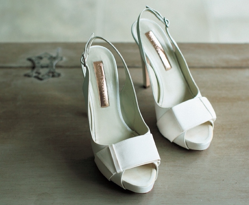 "Discover Your Own Cinderella Shoes: 8 Shoe Brands That Exude Quality and Boost Your Confidence!"にて紹介している画像