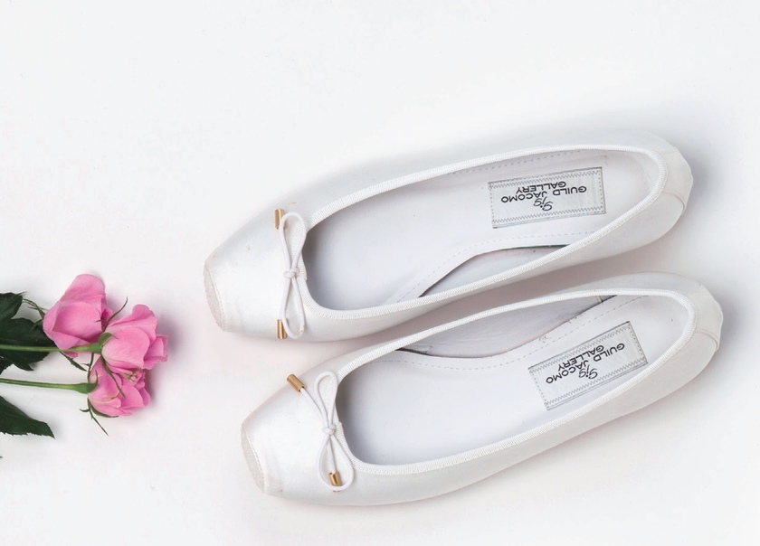 "Discover Your Own Cinderella Shoes: 8 Shoe Brands That Exude Quality and Boost Your Confidence!"にて紹介している画像