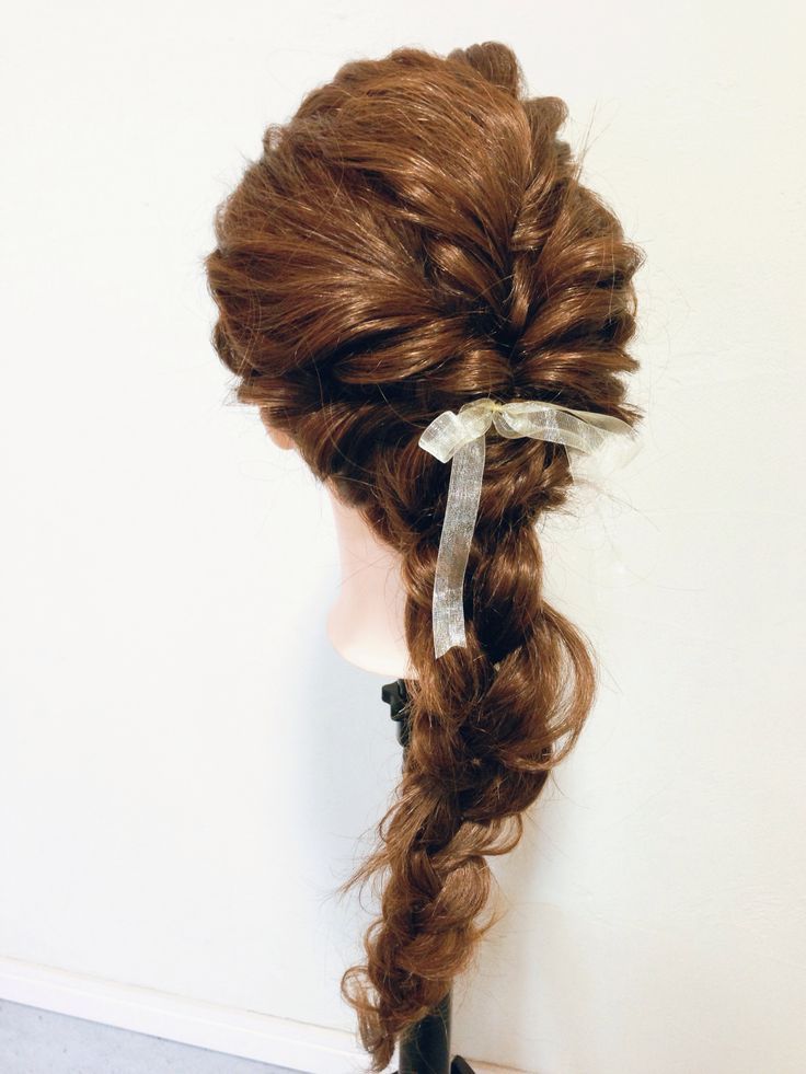 Unleashing Femininity: 10 Adorable Braid Styles♡にて紹介している画像