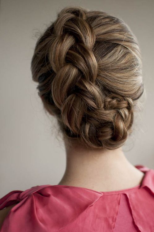 Unleashing Femininity: 10 Adorable Braid Styles♡にて紹介している画像
